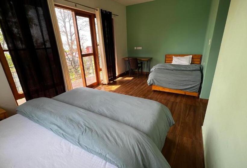 带阳台的三人标准间, Flyscape