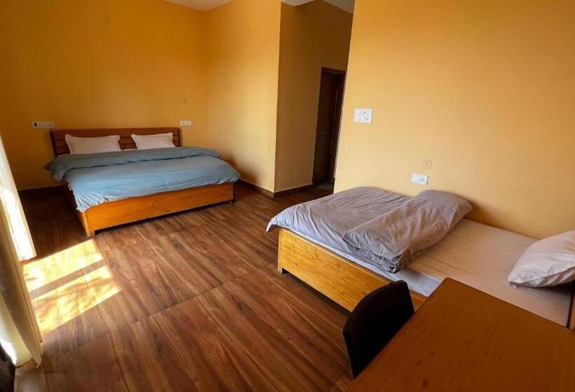 带阳台的三人标准间, Flyscape