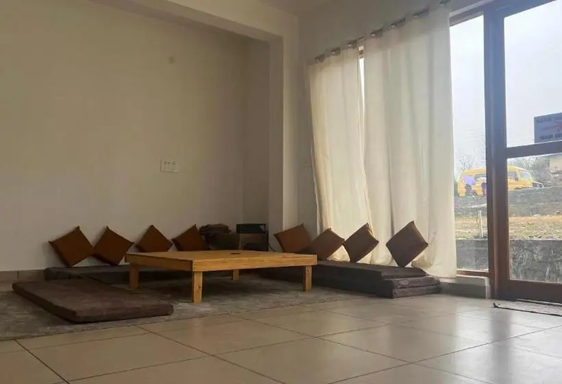 Cama em Quarto Partilhado, Flyscape