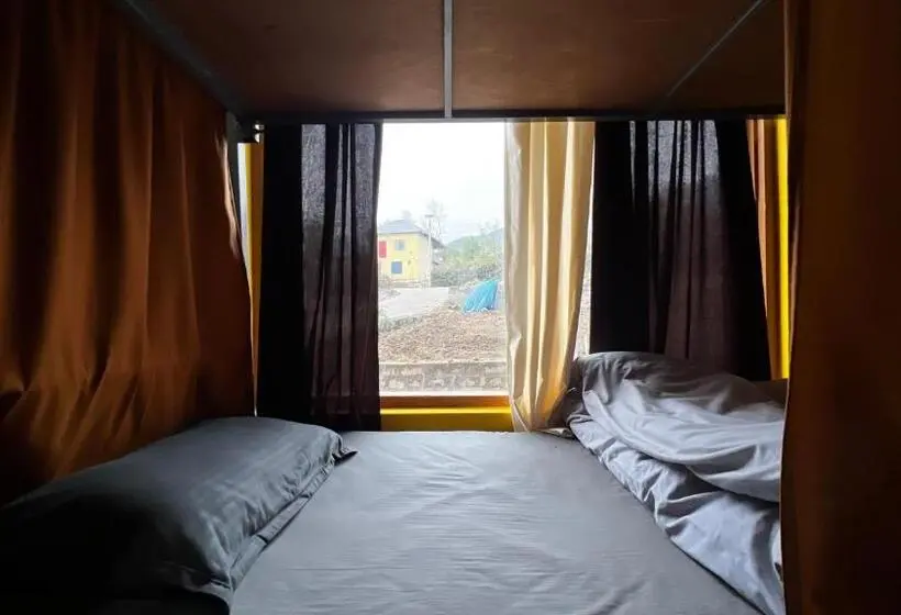 Cama em Quarto Partilhado, Flyscape