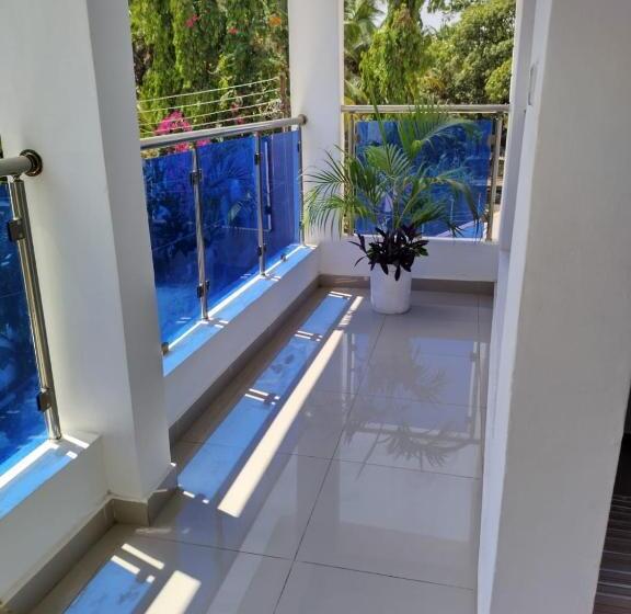 اتاق لوکس, 6 Park Retreat