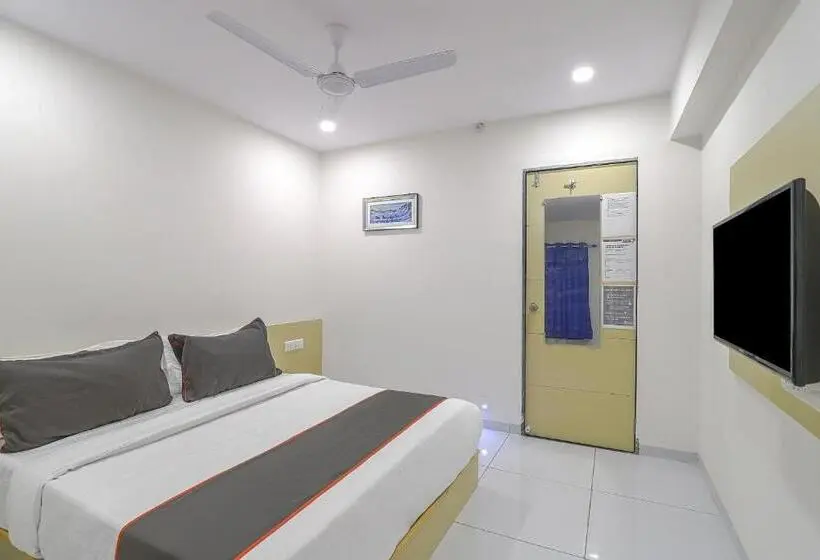 اتاق کلاسیک سه تخته, Collection O Hotel La Veera
