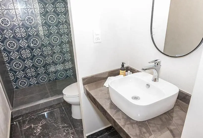 Suite Deluxe, Danini