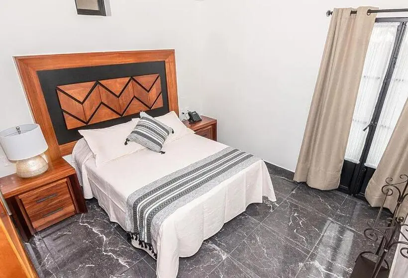Suite Deluxe, Danini