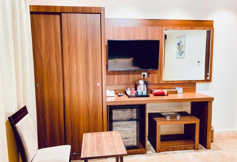 Номер Deluxe, Itlalat Uhud