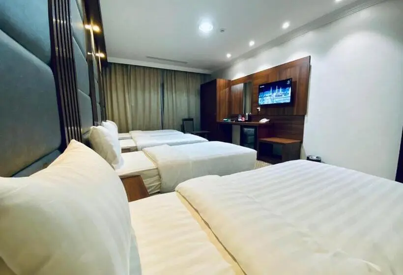 Deluxe Neljän Hengen Huone, Itlalat Uhud