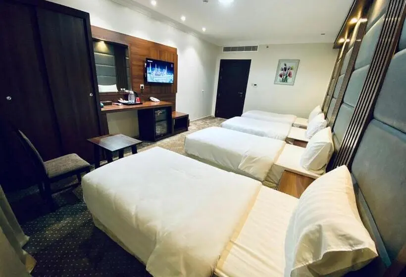 Deluxe Neljän Hengen Huone, Itlalat Uhud