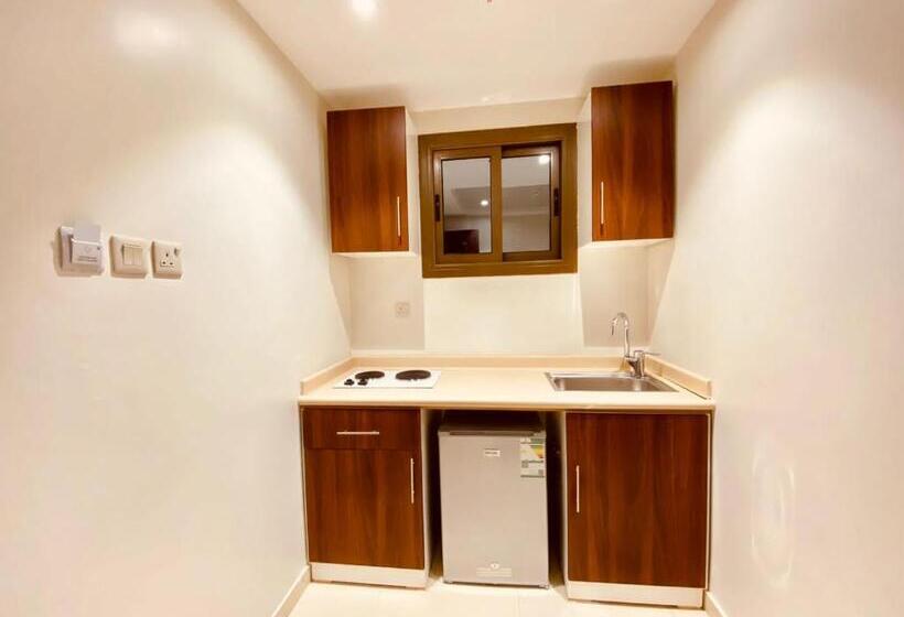 Quarto Quádruplo Deluxe, Itlalat Uhud