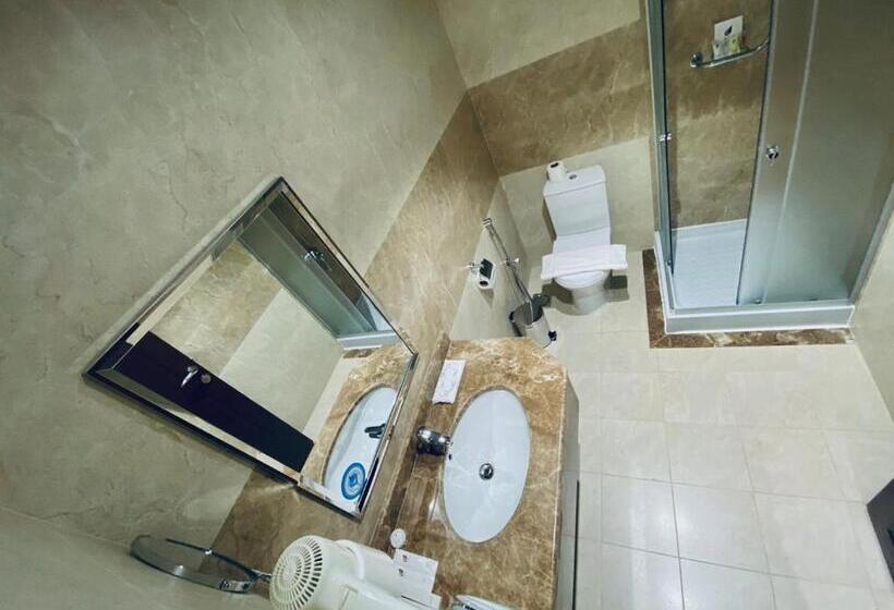Четырехместный Номер Deluxe, Itlalat Uhud