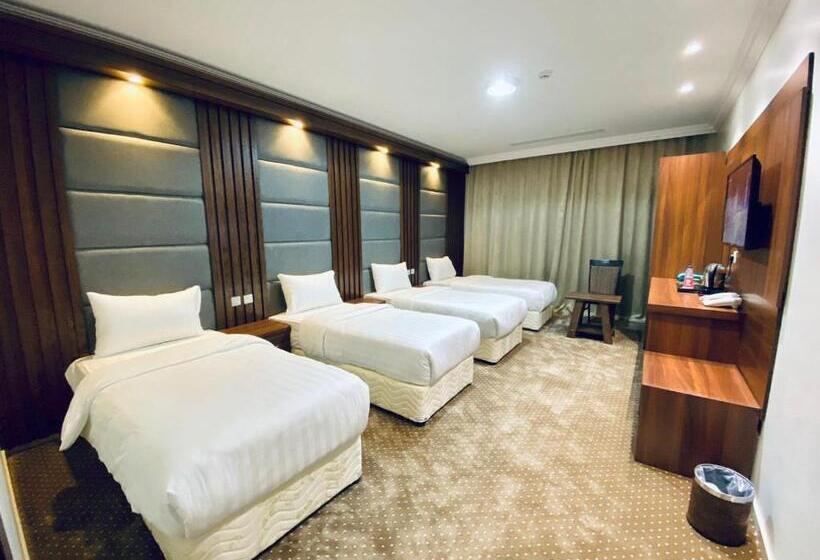 Quarto Quádruplo Deluxe, Itlalat Uhud