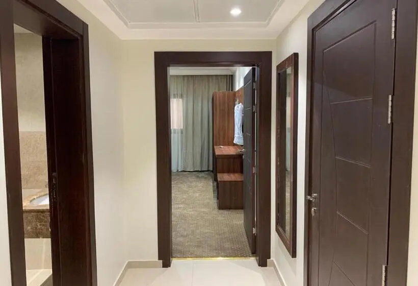 Deluxe-juniorsviitti, Itlalat Uhud