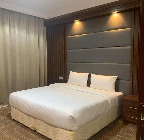 Deluxe-juniorsviitti, Itlalat Uhud