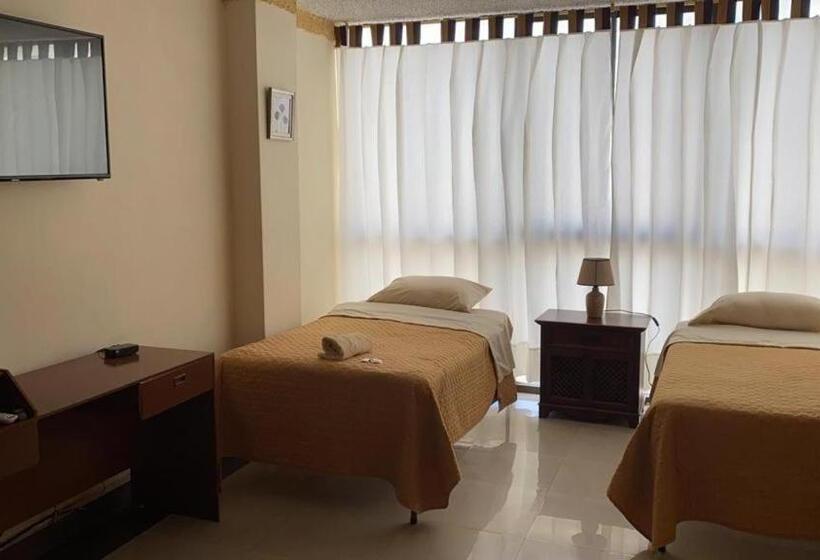 غرفة قياسية رباعية, Las Americas