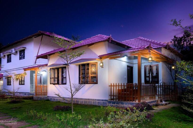 Номер Superior, The Excellency Resort & Spa, Coorg