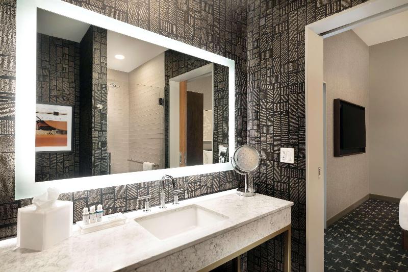 キングサイズベッドのスタンダードルーム, The Slate Denver, Tapestry Collection By Hilton