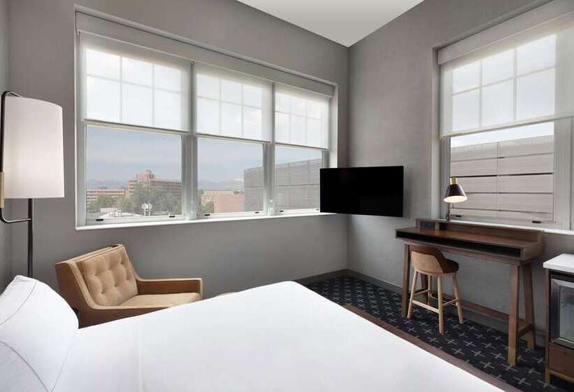 חדר סטנדרט עם מיטת קינג, The Slate Denver, Tapestry Collection By Hilton