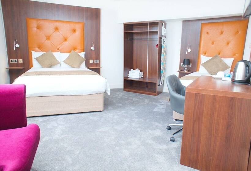 غرفة قياسية ثلاثية, Trivelles Rochester