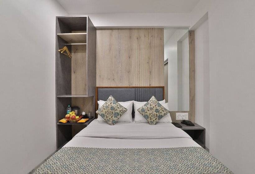 اتاق لوکس, 7 Orbit Hotel, Surat