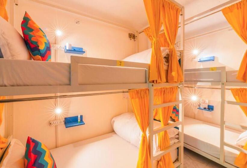 سرير فى غرفة مشتركه, Gostops Nainital