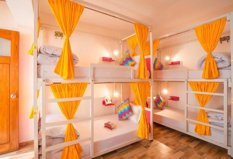 تختخواب در اتاق مشترک, Gostops Nainital