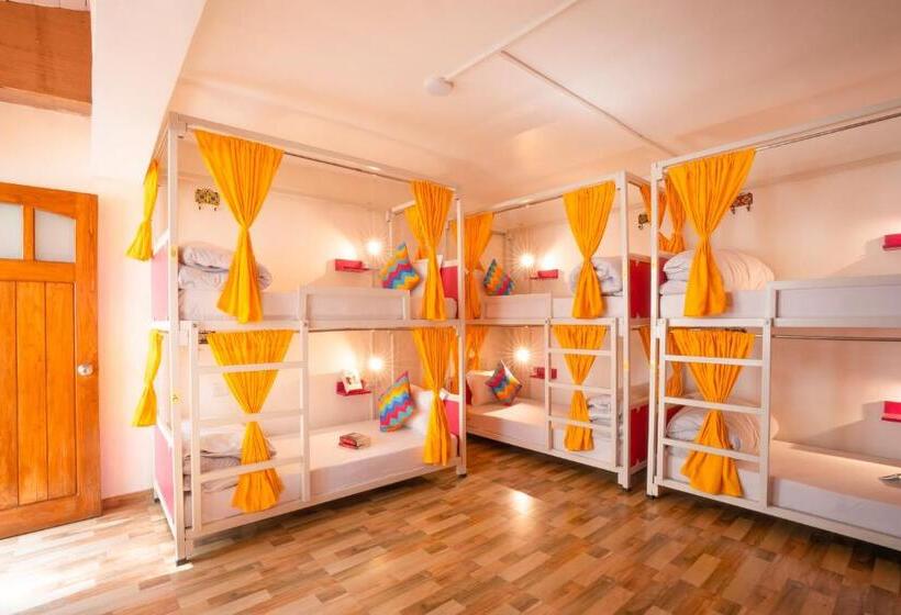 سرير فى غرفة مشتركه, Gostops Nainital