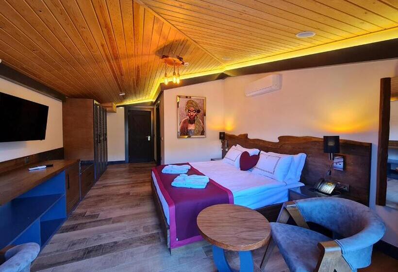 اتاق لوکس, Porto Amore Club
