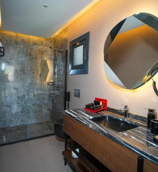 سوئیت با تخت بزرگ, Porto Amore Club