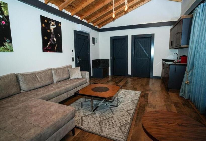 سوئیت با تخت بزرگ, Porto Amore Club