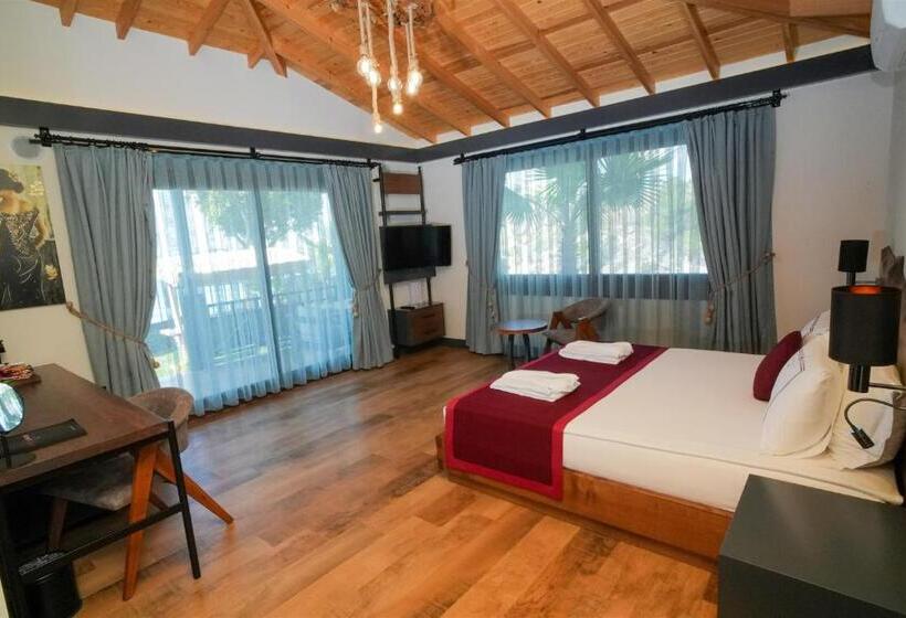 Deluxe Suite King Bed, Porto Amore Club