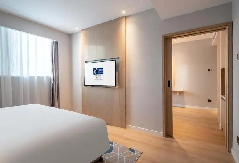 キングサイズベッドのスイートルーム, Holiday Inn Express Jinan Airport Zone, An Ihg