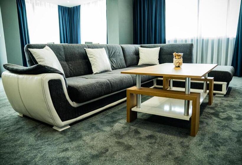 דירת חדר סופריור, Impuls