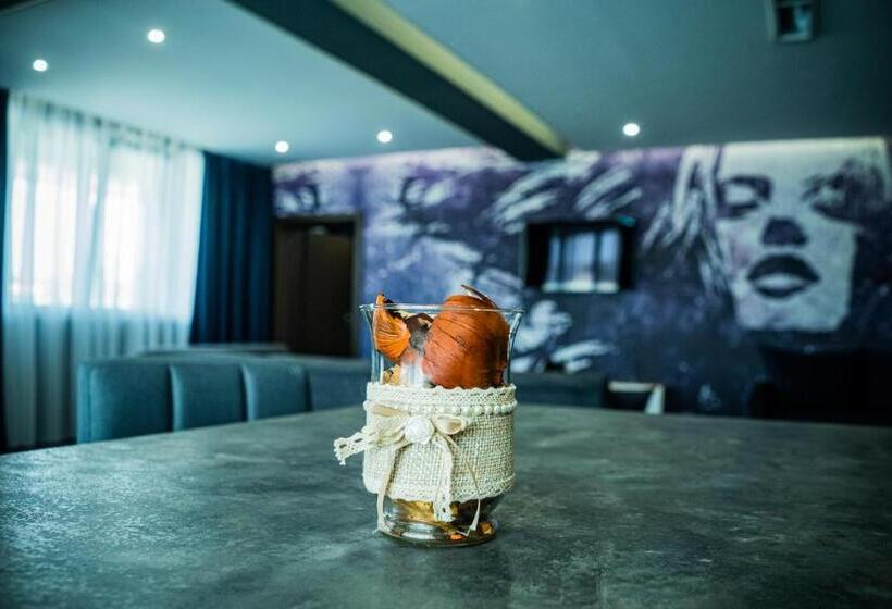 דירת חדר סופריור, Impuls