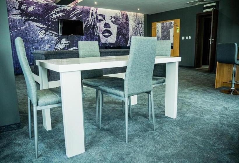 דירת חדר סופריור, Impuls