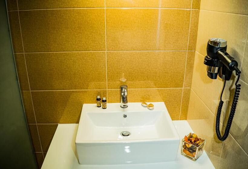 חדר דלוקס, Impuls