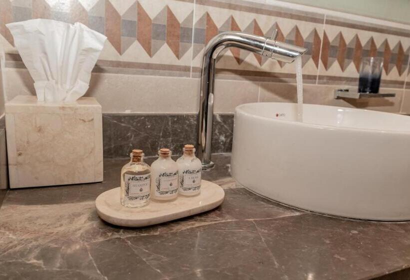 اتاق لوکس با تخت بزرگ, Kuxtal Hotel Boutique