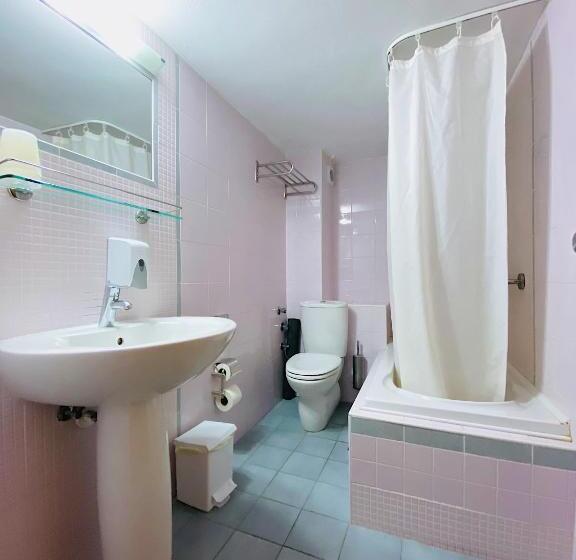 バルコニー付きスタンダードトリプルルーム, Karteros