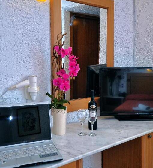 オーシャンビュースタンダードルーム, Karteros