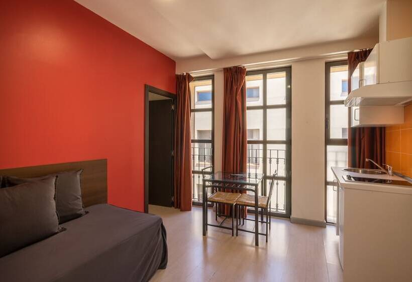 استودیوی استاندارد, Baluart Apartments