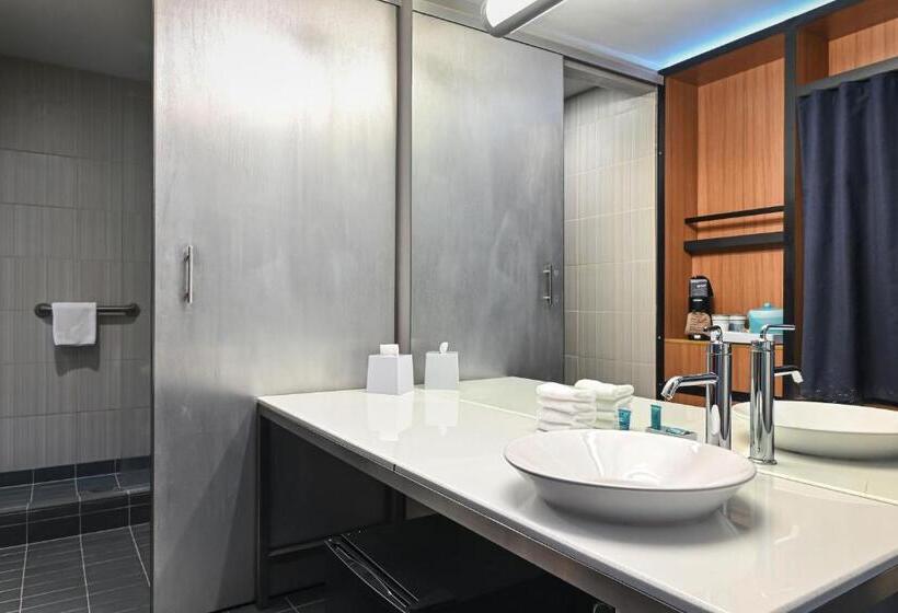 غرفة قياسية سرير كينج لذوى الإحتياجات الخاصة, Aloft Charleston Airport And Convention Center