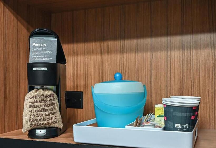 غرفة قياسية سرير كينج لذوى الإحتياجات الخاصة, Aloft Charleston Airport And Convention Center