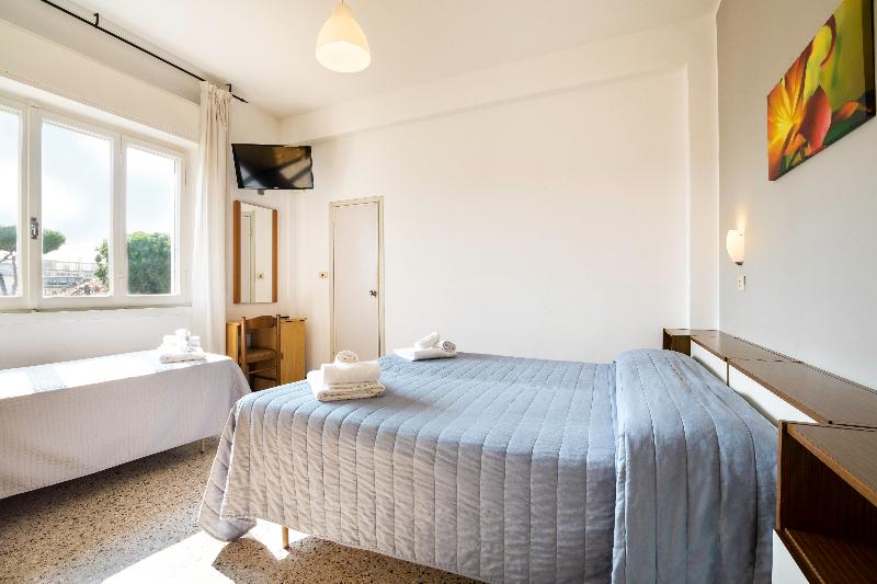 اتاق استاندارد سه نفره, Ausonia