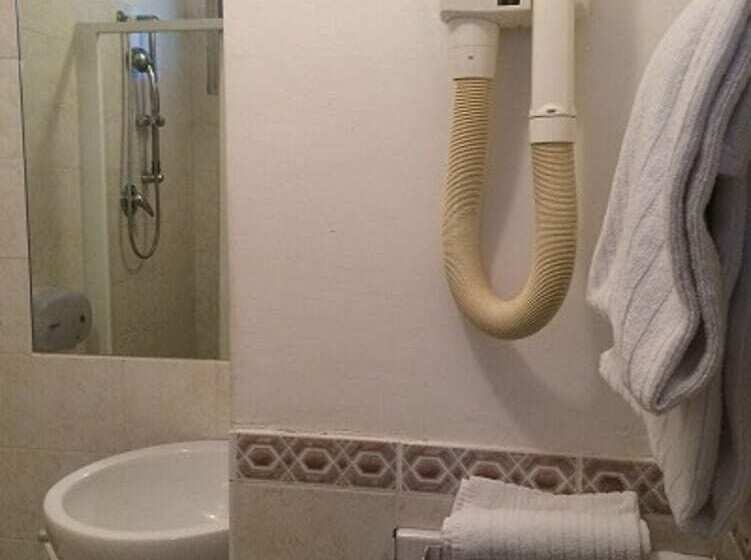 اتاق استاندارد یک نفره, Ausonia