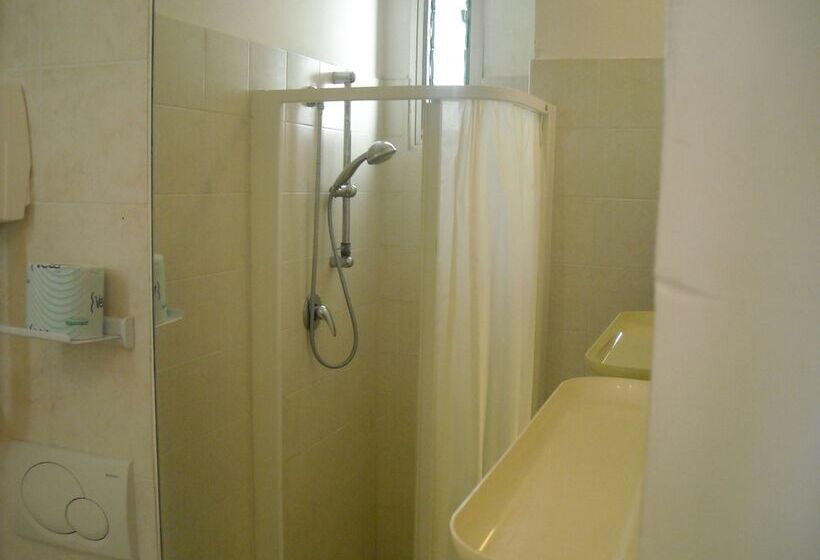 اتاق استاندارد یک نفره, Ausonia