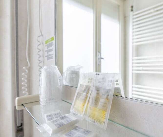 اتاق استاندارد سه نفره, Ausonia