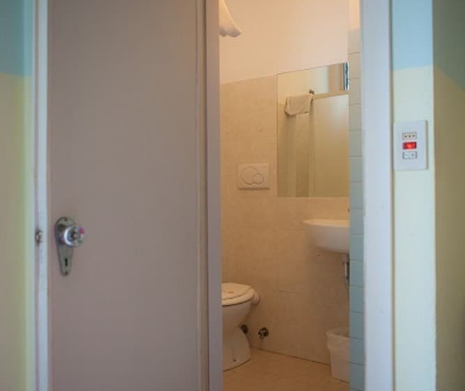 اتاق استاندارد سه نفره, Ausonia