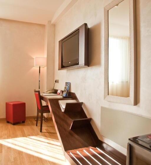 غرفة قياسية, Breaking Business