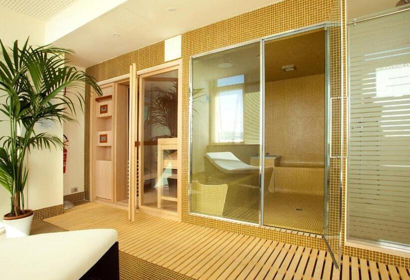 غرفة قياسية مزودة بجاكوزى, Breaking Business