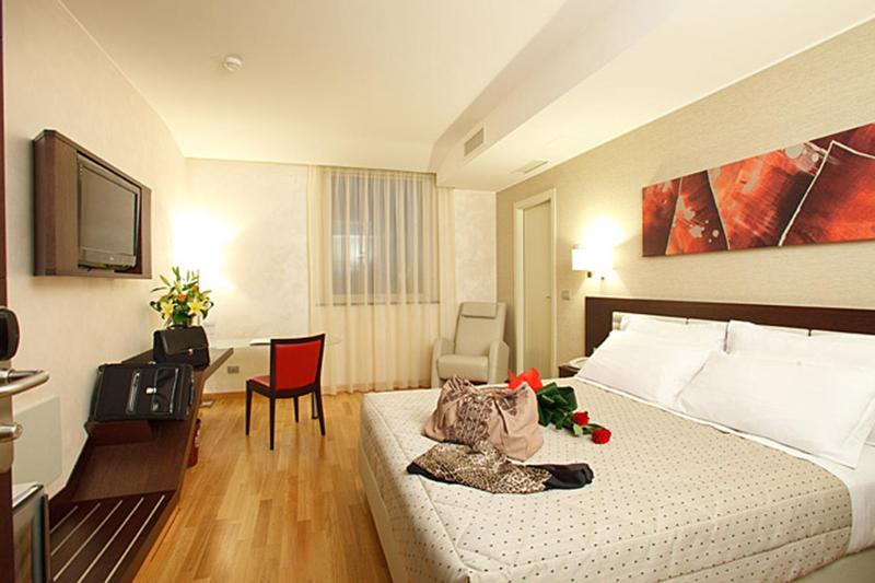 جناح جونيور, Breaking Business