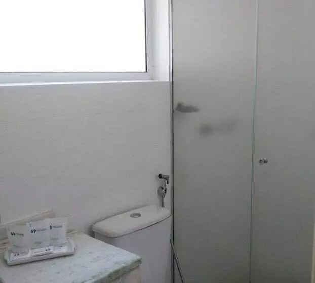 エクゼクティブトリプル, Dan Inn Curitiba Centro  1,5km Do Estádio Couto Pereira  Show