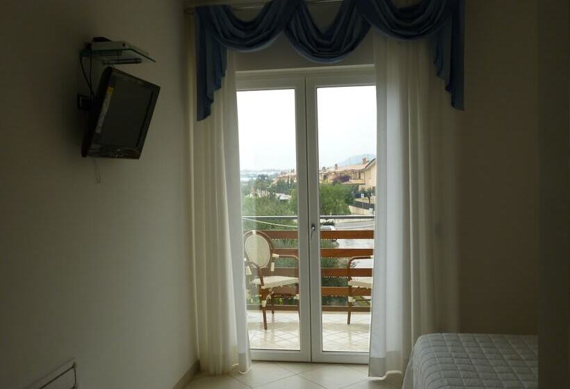 标准间, Elaia Garden